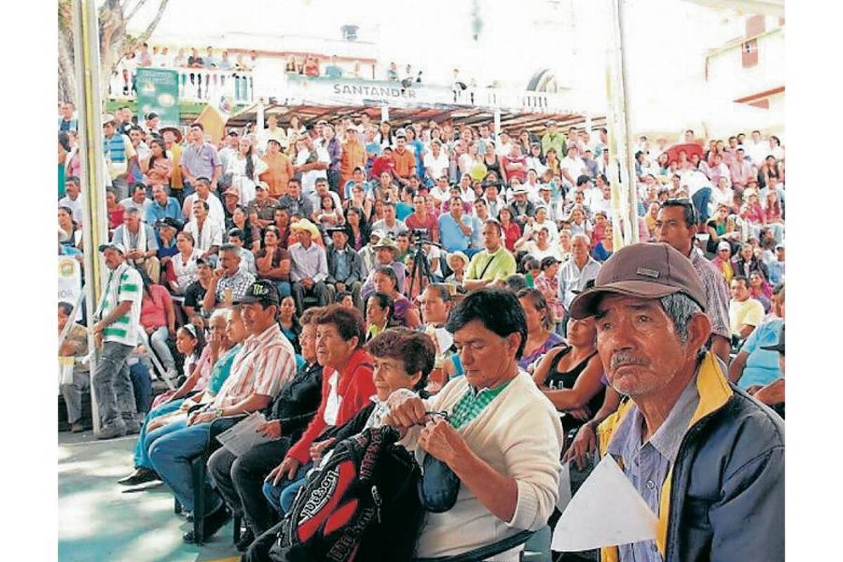 Aspectos de los consejos comunales realizados el pasado sábado por el Gobernador de Santander, Richard Aguilar. (Foto: Suministrada/Vanguardia Liberal)