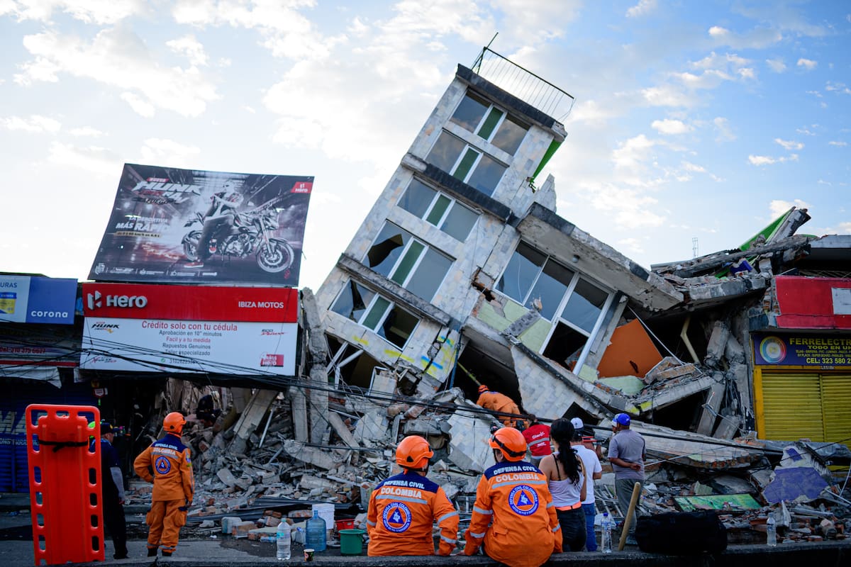 Imágenes de la destrucción provocada por el terremoto en Pereira y las acciones de rescate de víctimas. // Foto: Colprensa.