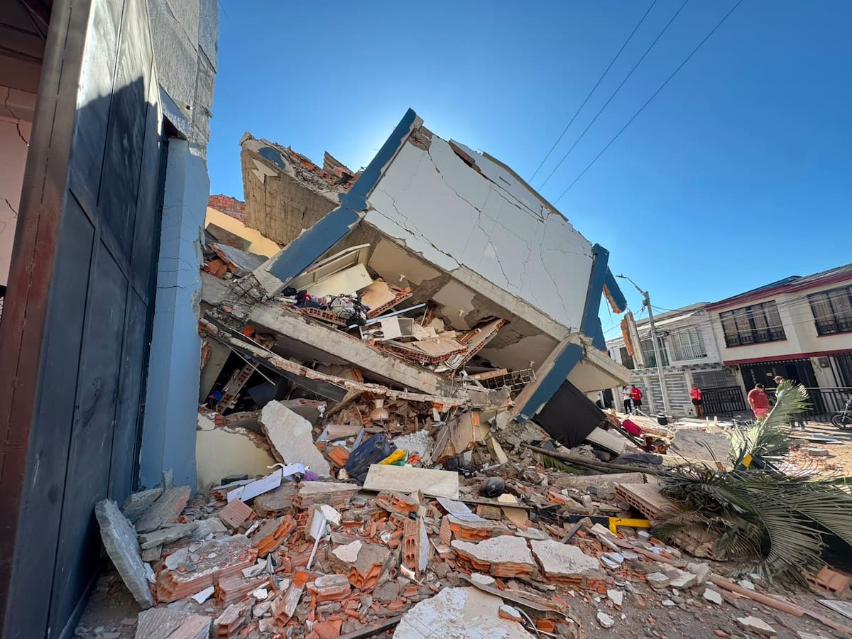 Imágenes de las afectaciones provocadas por el sismo de 7,4 de magnitud registrado este lunes en el país.