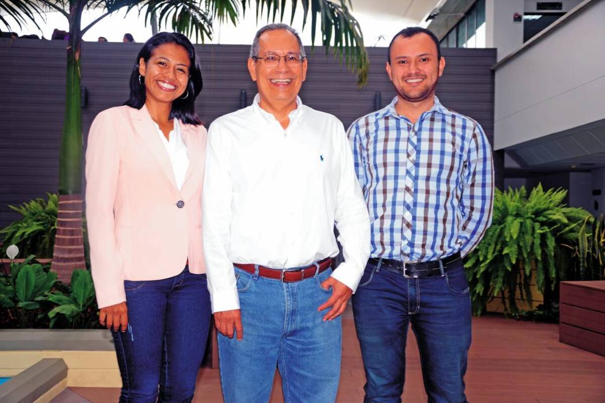 Karin Aguilar, Henry Lamos y Daniel Martínez, profesores de la UIS e investigadores del grupo Opalo. (Foto: Suministrada UIS)