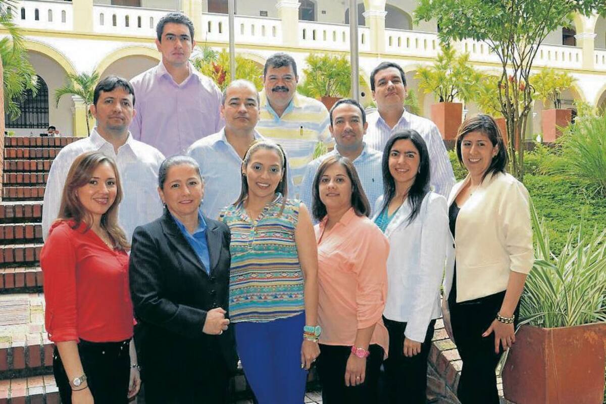 Grupo de trabajo de la Facultad de Ingeniería de Telecomunicaciones, Seccional Bucaramanga.