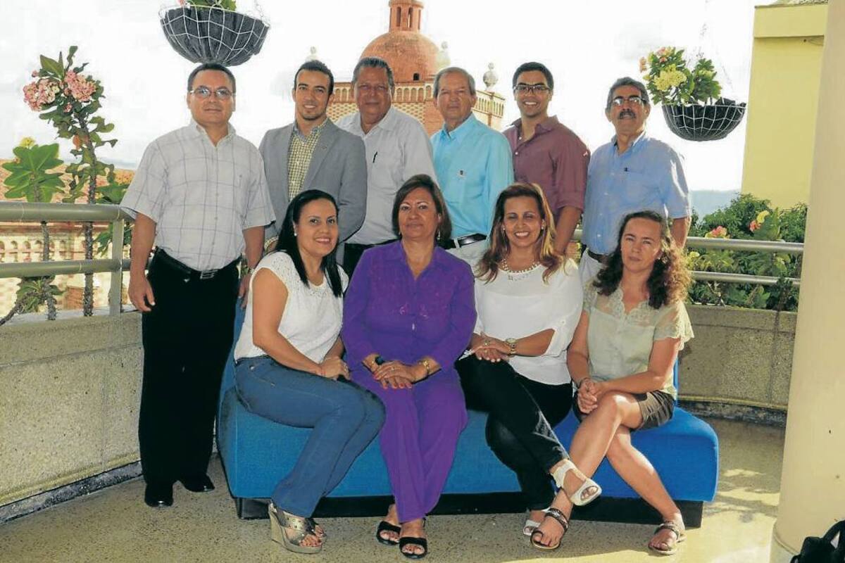 Equipo de trabajo de la Facultad de Economía de la Universidad Santo Tomás Seccional Bucaramanga.