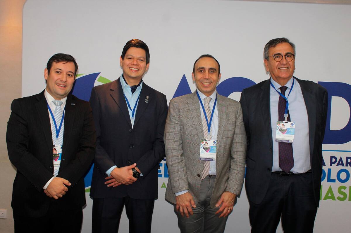 De izq. a der.: Dr. Felipe Mejía, presidente Asociación Colombiana para el Estudio del Dolor, ACED; Dr. William Omar Contreras López, presidente INS Colombia; Dr. Salim Hayek, presidente American Board of Anesthesiology USA y Dr. Antonio Pajuelo, INS España.