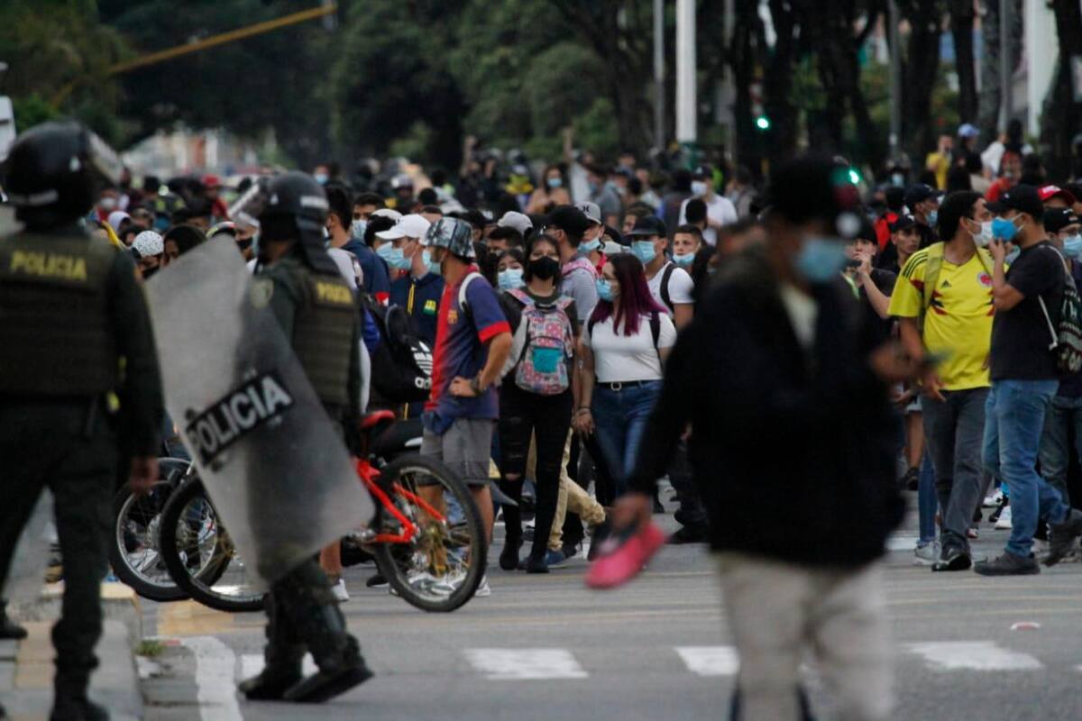 La marcha de este jueves se inició pasadas las 3:00 p.m. en el parque San Pío, y recorrió vías como el intercambiador del Mesón de Los Búcaros y como la Puerta del Sol. Esta tarde podría registrarse una nueva marcha. (Fotos: Marco Valencia / VANGUARDIA)