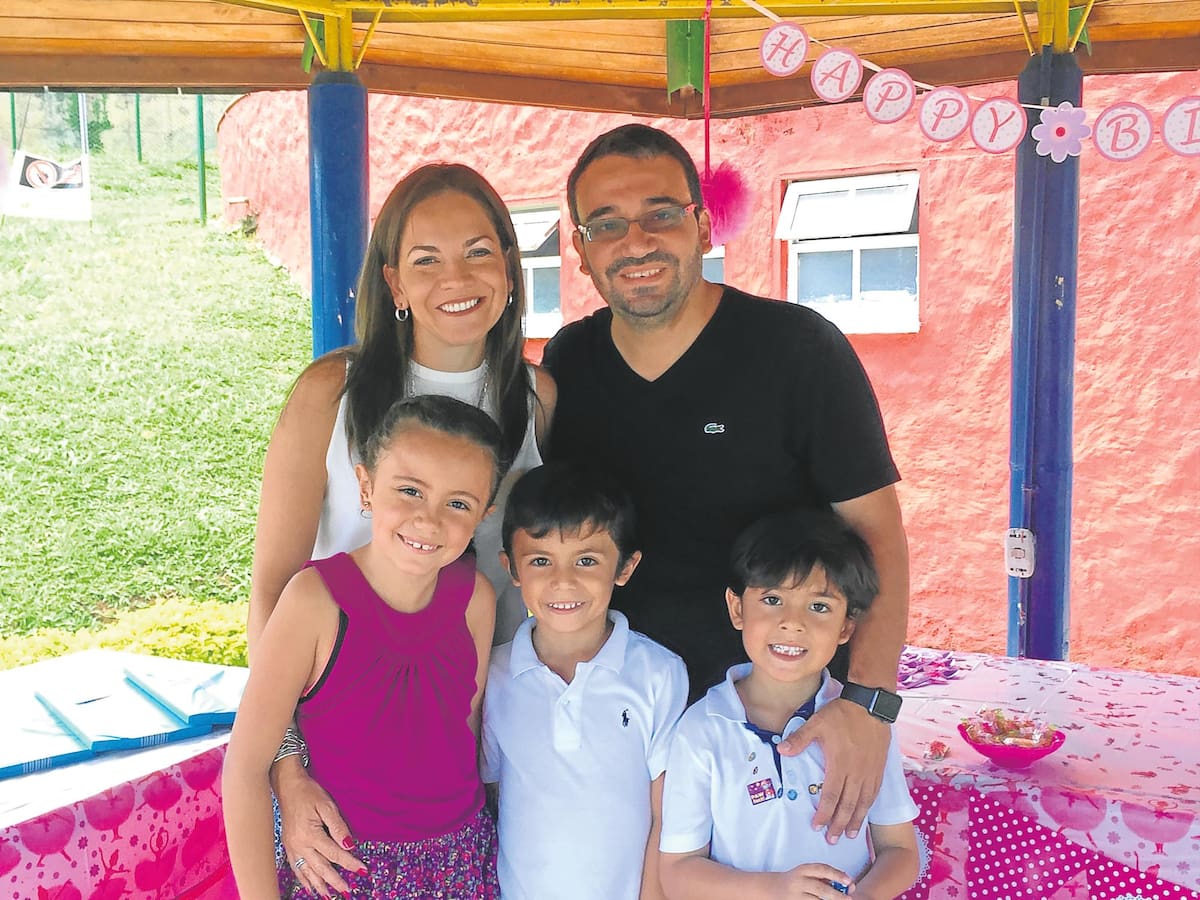 Sara Rey Lamo, Diana Giraldo Mesa, Samuel Angulo Giraldo, Óscar Rey Vesga y Tomás Rey Lamo.