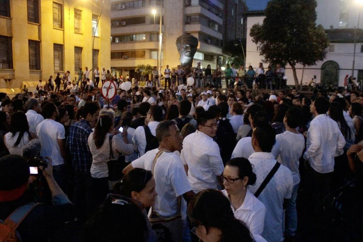 En 12 ciudades del país se realizaron marchas para exigir que el acuerdo con las Farc se aplique. (Foto: Fabián Hernández/VANGUARDIA LIBERAL )