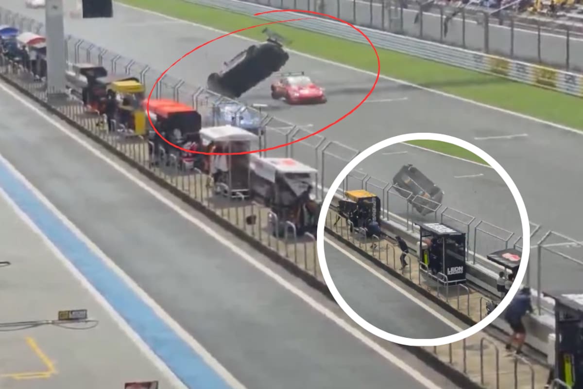 El aparatoso accidente ocurrió apenas iniciaba la competencia del Super GT en Japón; el piloto salió sin lesiones de gravedad. Captura de video // X.