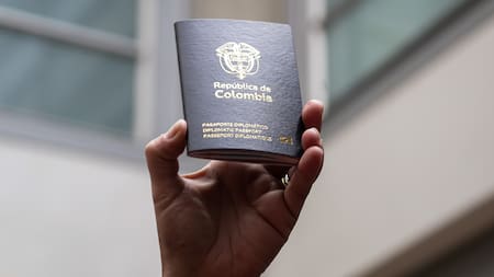 Cancillería pide autorización para usar existencias de pasaportes ante posible suspensión del servicio