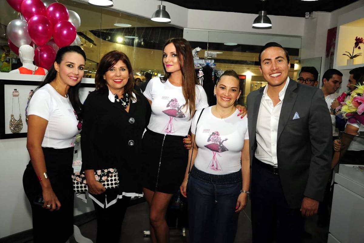 Adriana Carreño, Luz Marina González, Silvia Becerra, Iris Muñoz y Richard Aguilar, gobernador de Santander. (Foto: Didier Niño Carvajal / VANGUARDIA LIBERAL )