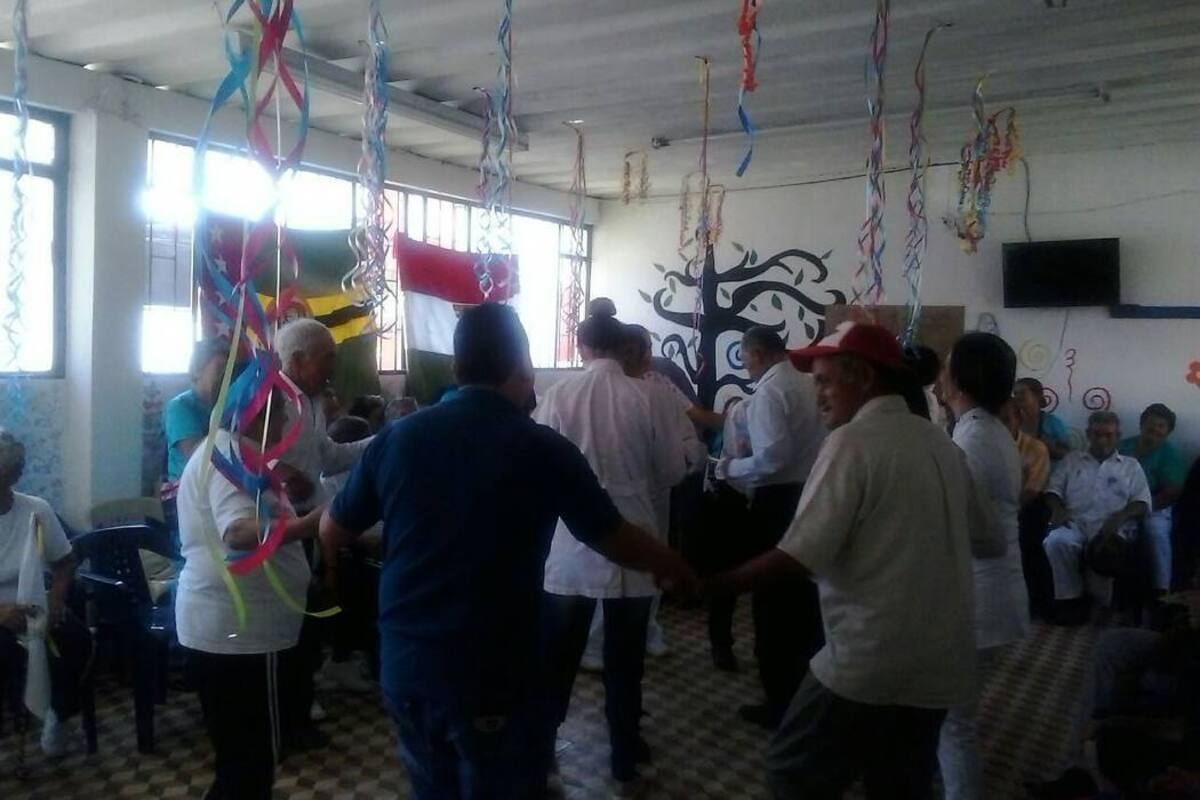 Con una fiesta de integración se dio apertura al Centro Vida en Barbosa, en donde los adultos mayores podrán aprovechar el tiempo libre. (Foto: Cortesía Luis Eduardo Pico /VANGUARDIA LIBERAL )