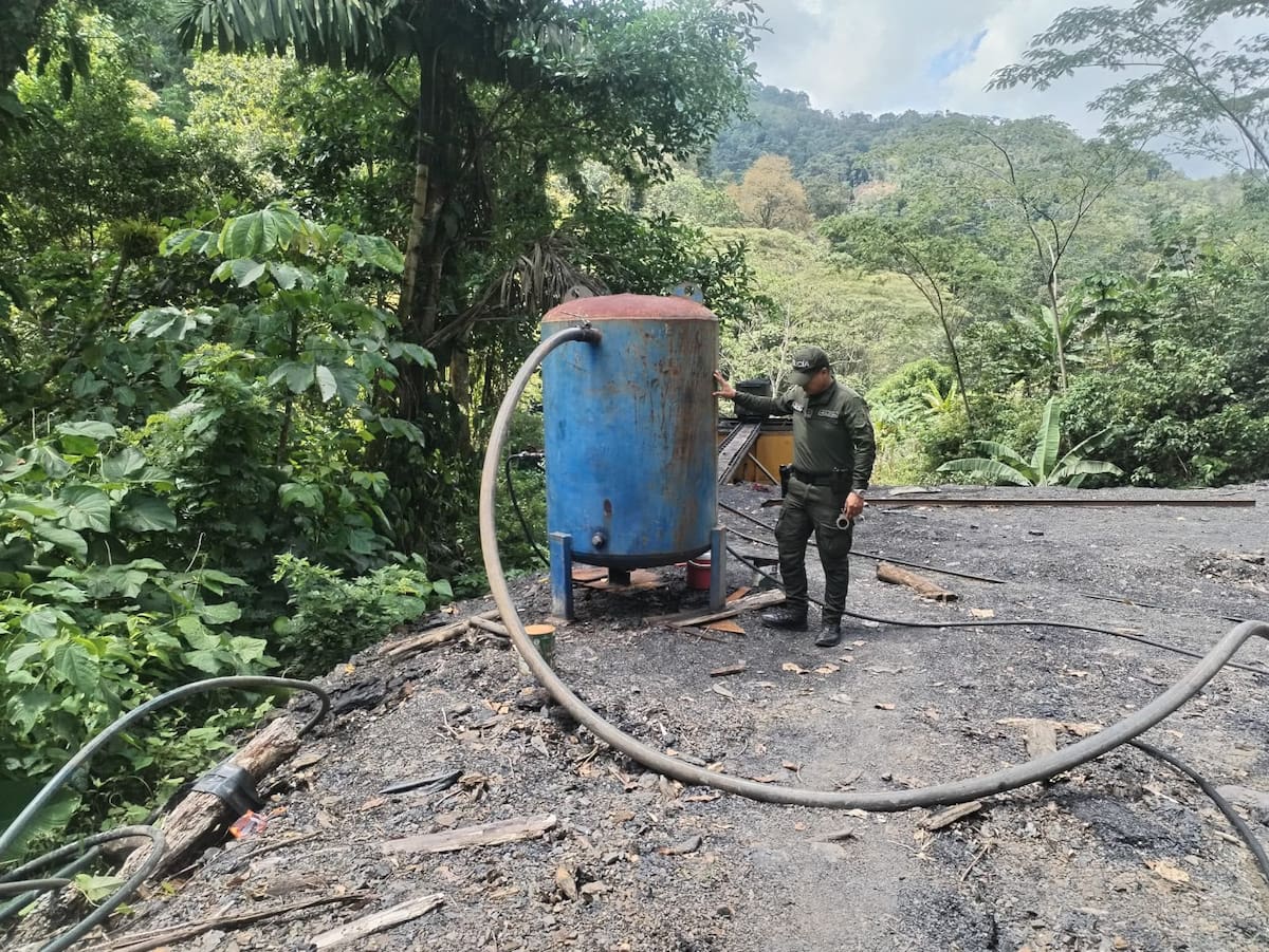 Incautan una planta eléctrica y un compresor en operativo contra la minería ilegal en Landázuri