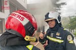 Incendio en empresa de muebles en Vall d’Uixó obliga a evacuar centro médico cercano
