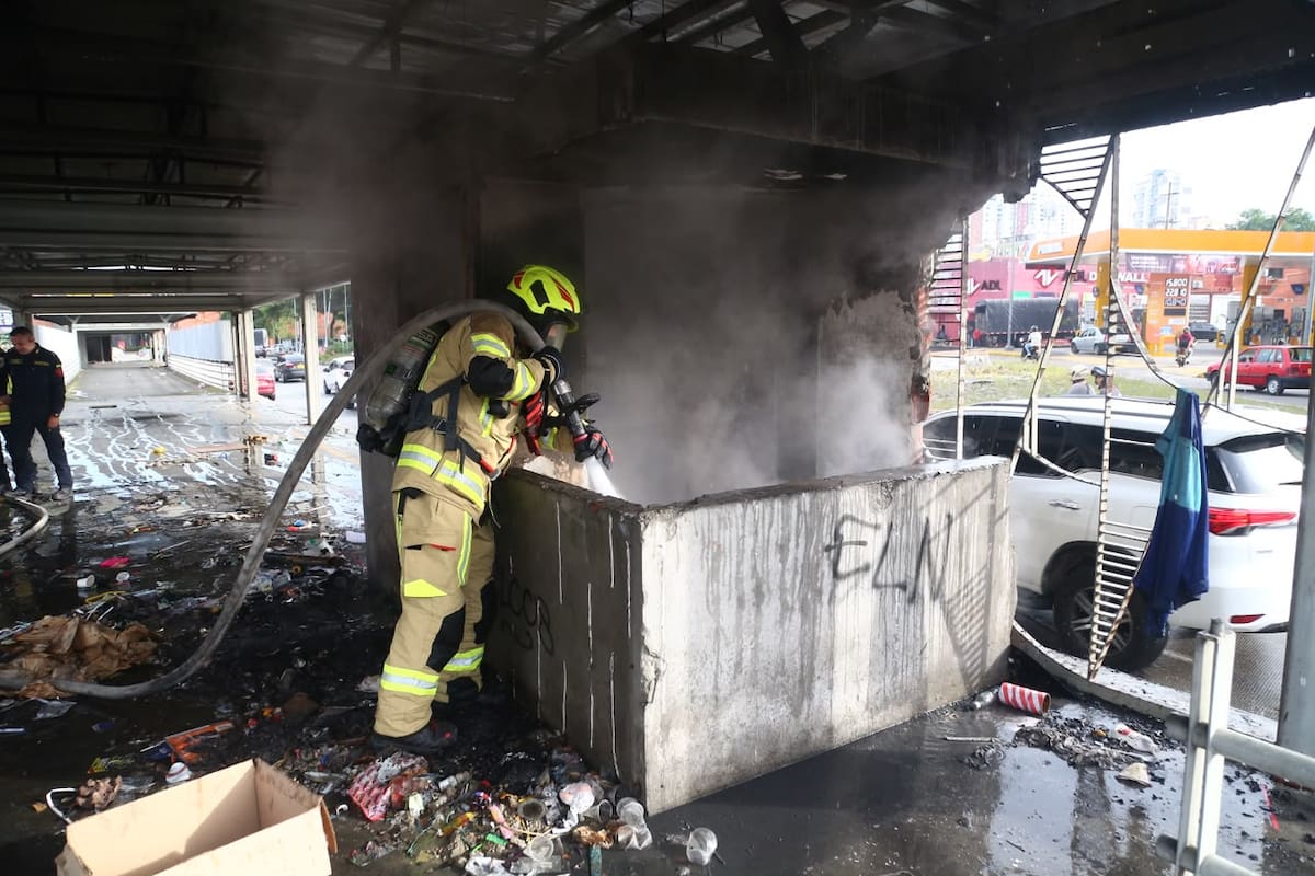 Incendio en la estación La Rosita de Metrolínea habría sido provocado por quema de basura