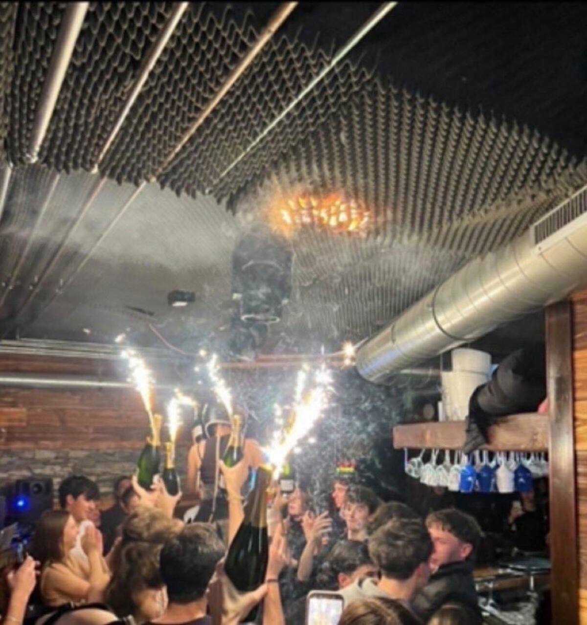 De fiesta a horror: así se propagó el fuego que arrasó un bar en Crans-Montana.