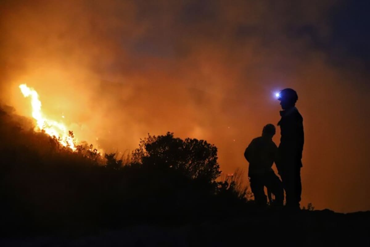 De momento se tienen 32 incendios activos, mientras que más de 24 ya se han extinguido en labores del Ejército, Policía y Fuerza Aeroespacial. Foto: Colprensa