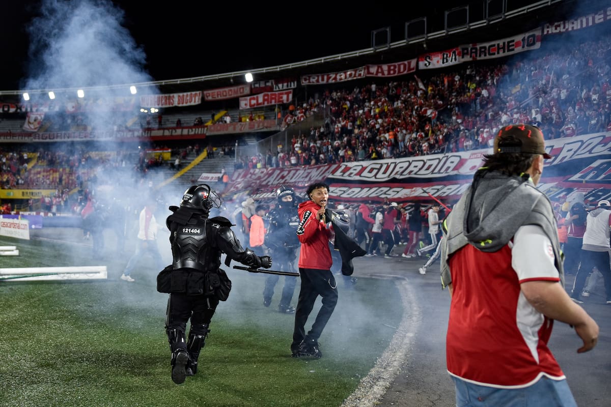Bogotá. Agosto 22 de 2026. Incidentes en el Estadio Nemesio Camacho el Campín en el partido entre Independiente Santa Fe y América de Cali. (Colprensa - Cristian Bayona).