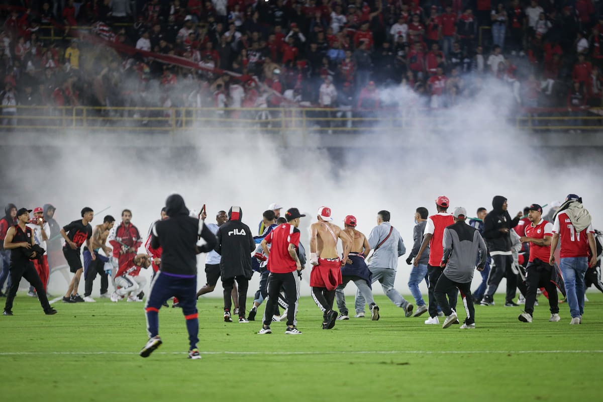 Bogotá. Agosto 22 de 2026. Incidentes en el Estadio Nemesio Camacho el Campín en el partido entre Independiente Santa Fe y América de Cali. (Colprensa - Cristian Bayona).