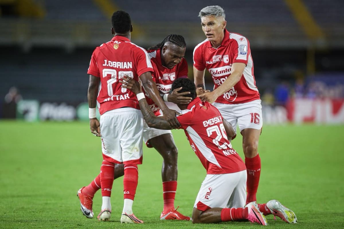 Independiente Santa Fe enfrenta a Millonarios FC, por encuentro válido de la fecha 16 de la Liga BetPlay ll 2026, en el Estadio Nemesio Camacho El Campín. (Colprensa - Cristian Bayona).