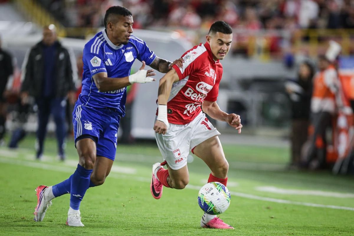 Independiente Santa Fe enfrenta a Millonarios FC, por encuentro válido de la fecha 16 de la Liga BetPlay ll 2026, en el Estadio Nemesio Camacho El Campín. (Colprensa - Cristian Bayona).