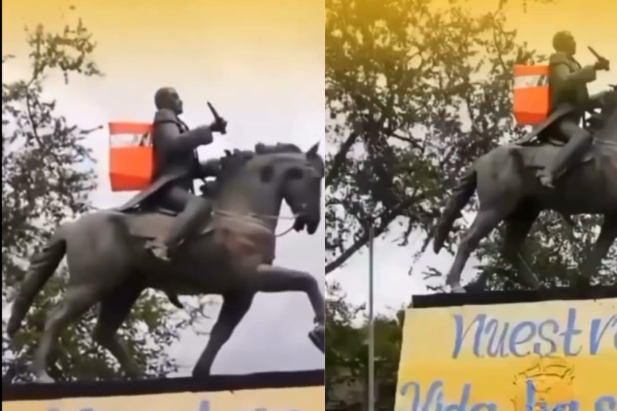 Indignación en Bucaramanga: lo que le colgaron al Libertador en pleno parque. Foto suministrada/VANGUARDIA