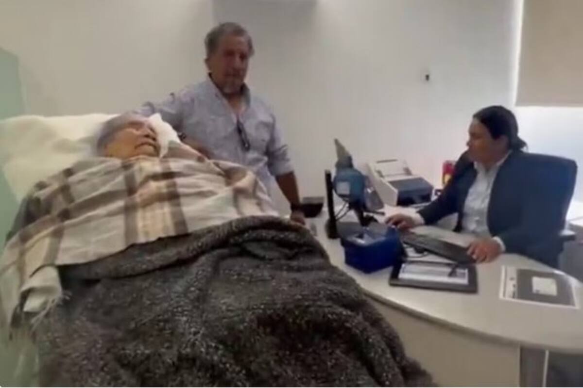 Una mujer adulta mayor de 96 años de edad, identificada como Fidelia Vásquez, fue obligada por un banco a presentarse físicamente en una sucursal para poder cobrar su pensión, luego de presentar problemas con su identidad digital.
