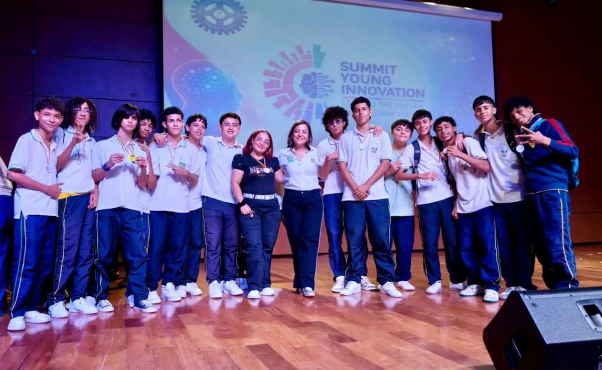 Los jóvenes del colegio INEM participaron en el Summit Young Innovation, celebrado en Neomundo.