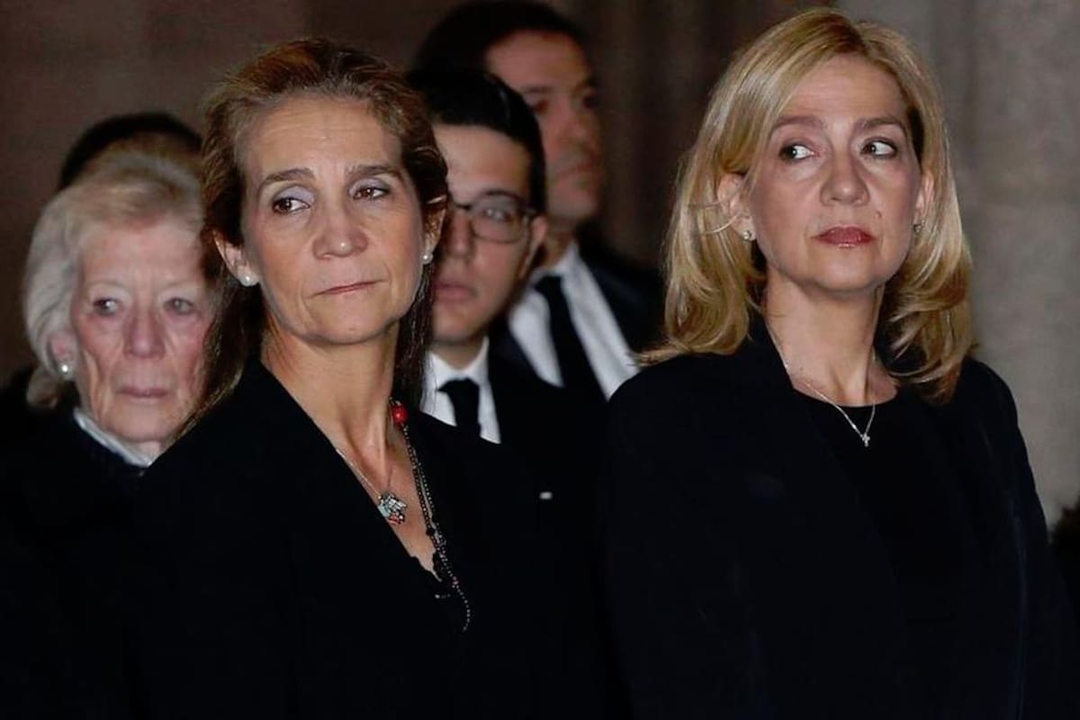 Las hermanas del rey Felipe VI de España se vacunaron contra la COVID-19 en la segunda semana de febrero pasado cuando visitaban a su padre Juan Carlos I en Abu Dabi. (Foto: EFE / VANGUARDIA)