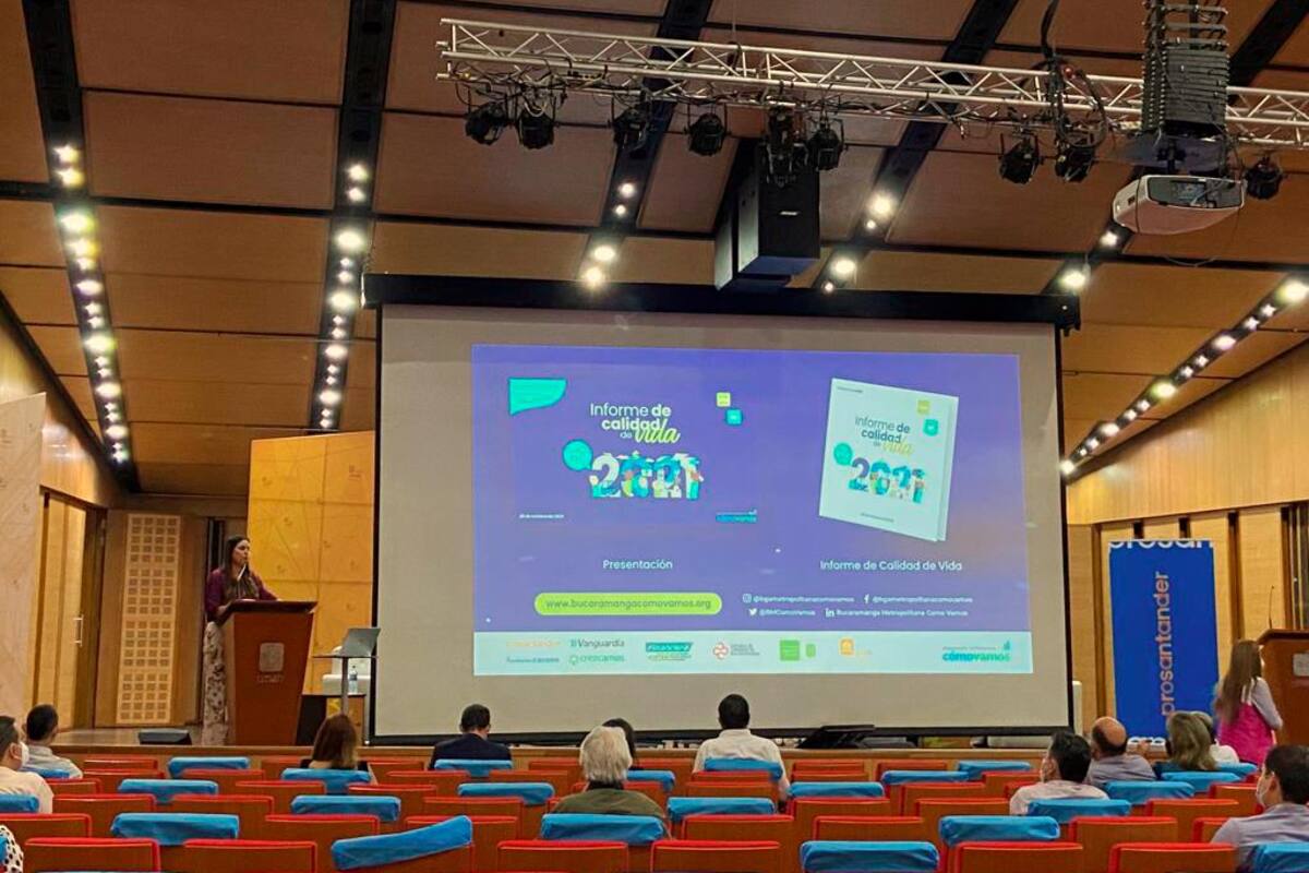 El Informe de Calidad de Vida, elaborado por el Programa BMCV, fue expuesto en el auditorio mayor de la Universidad Autónoma de Bucaramanga, Unab. (Foto suministrada / VANGUARDIA)
