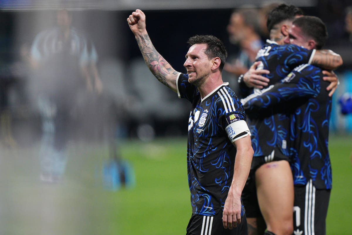 El argentino Lionel Messi (10) dio las dos asistencias para que su equipo convirtiera a Inglaterra en las semifinales del Mundial. //Foto, AP: Jacob Kupferman