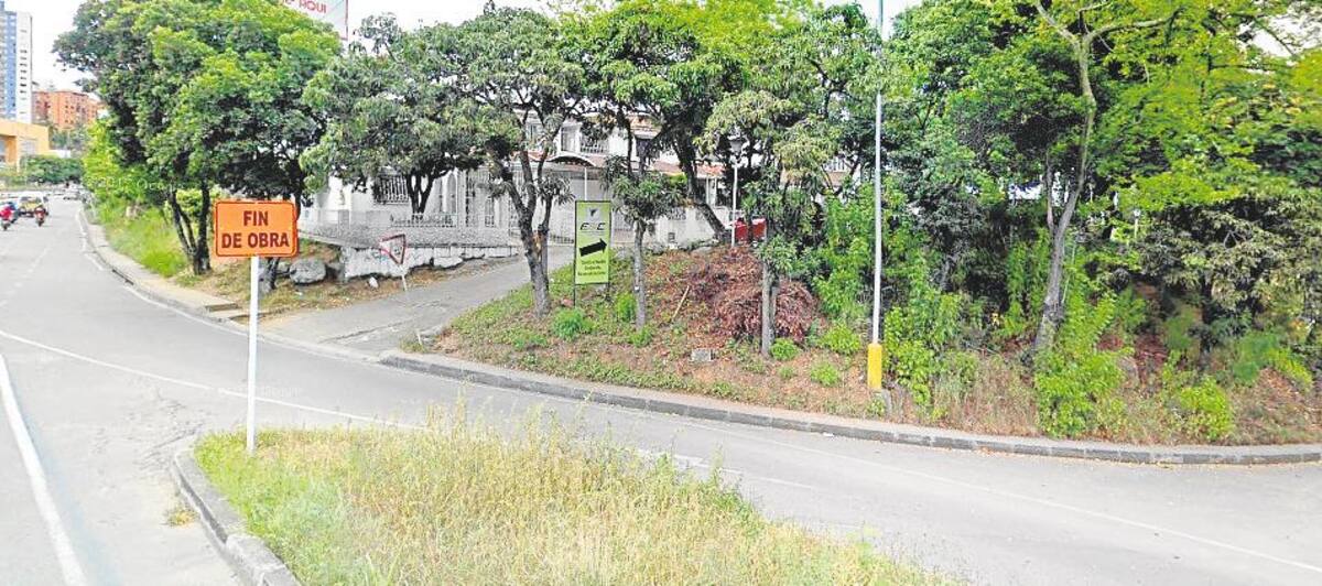 Este era el acceso de la calle 27, por la carrera 27, antes de la ejecución de la obra de Invías. (Foto: Tomada de la Web/VANGUARDIA LIBERAL)