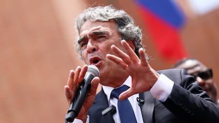 Sergio Fajardo lanzó dura crítica a Gustavo Petro en café con Paloma Valencia
