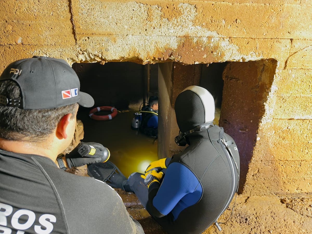 Bomberos de Floridablanca realizaron la inspección subacuática en la bocatoma del sistema de acueducto para verificar el estado de la infraestructura de captación de agua de la ciénaga San Silvestre.
Suministrada/Vanguardia
