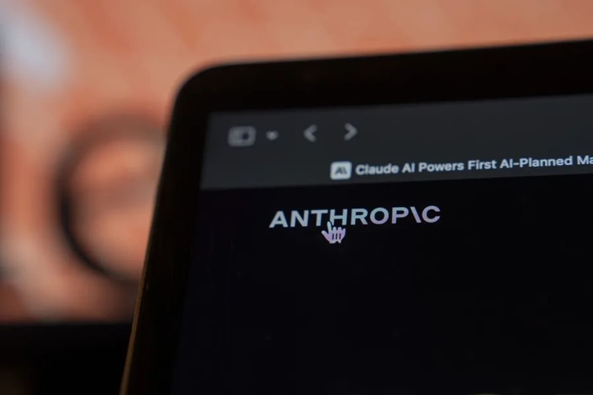 Imagen de referencia del logo de una búsqueda de Antrophic, empresa experta en desarrollo de inteligencia artificial. // Foto: EFE.