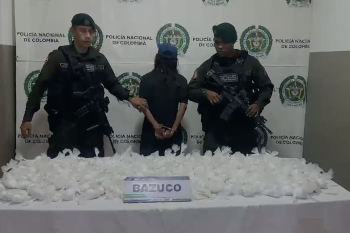 Intentó huir y lo capturaron con 2.423 dosis de bazuco en Bucaramanga