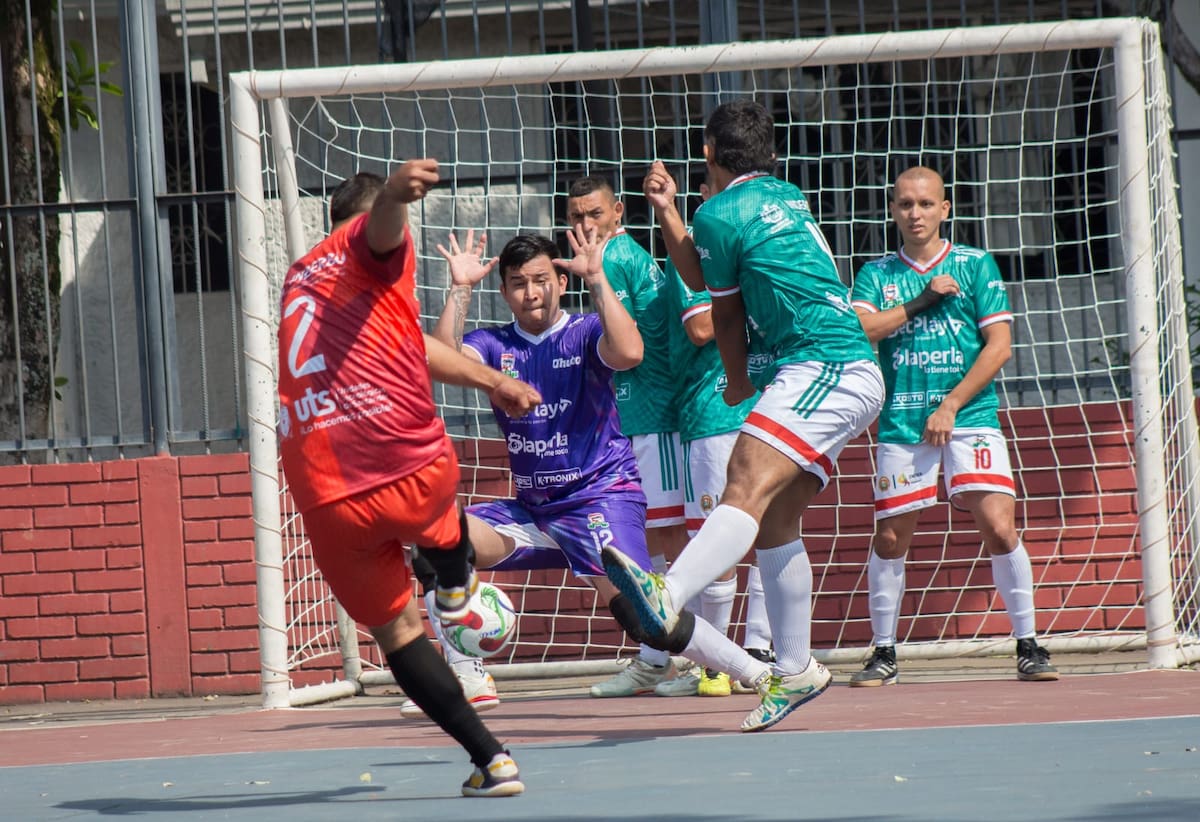 El Interbarrios Q’hubo Futsal 2026 arrancó con una jornada de 12 partidos cargados de goles, intensidad y emociones desde el primer minuto. /FOTO: Julián Herrera.
