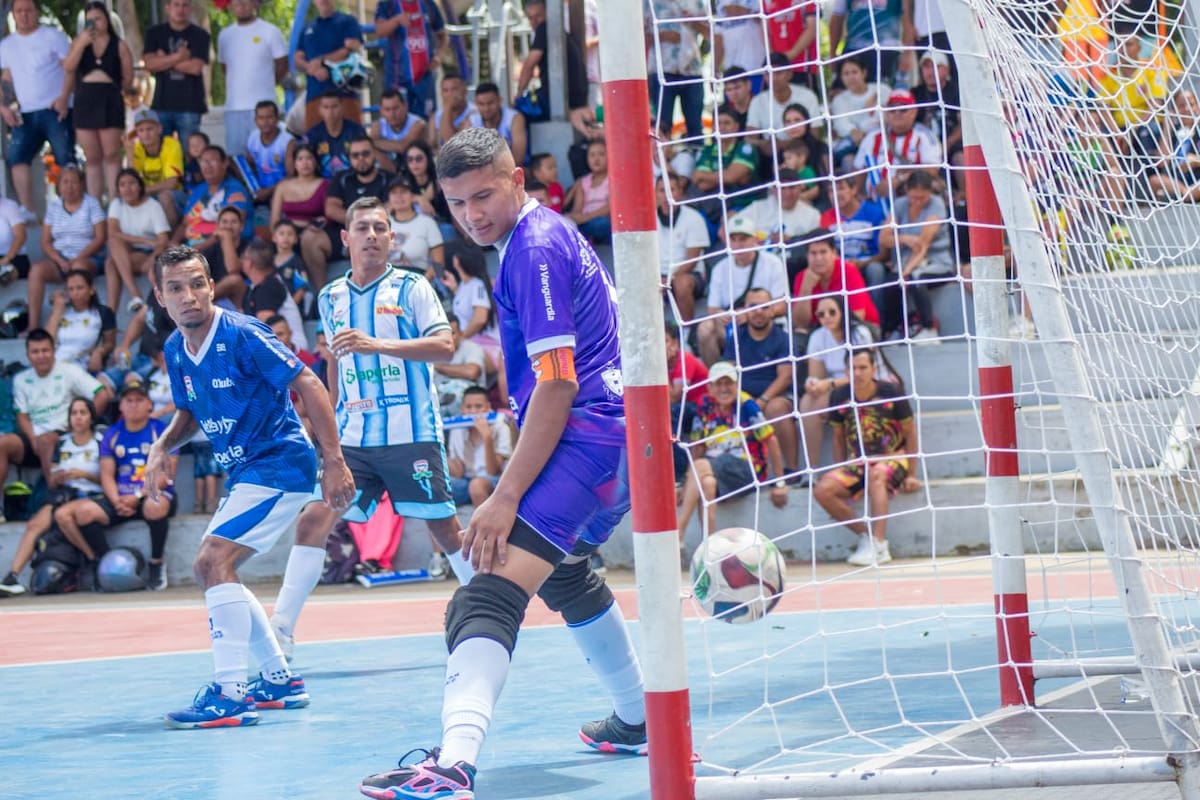 Goleadas, remontadas y definiciones ajustadas marcaron el cierre de la fase semifinal en el torneo. /FOTO: Julián Herrera