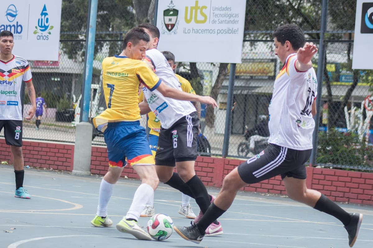 El Interbarrios Q’hubo Futsal 2026 arrancó con una jornada de 12 partidos cargados de goles, intensidad y emociones desde el primer minuto. /FOTO: Julián Herrera.