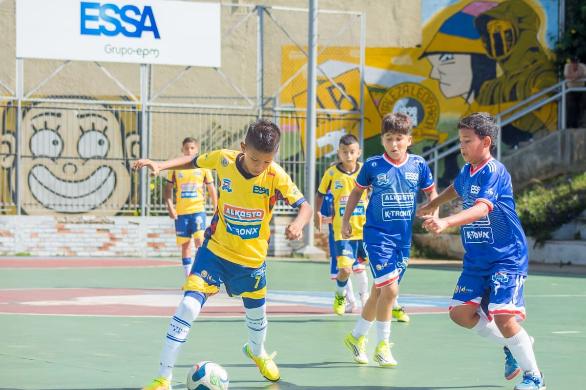 Goleadas, remontadas y definiciones ajustadas marcaron el cierre de la fase semifinal en el torneo. /FOTO: Julián Herrera