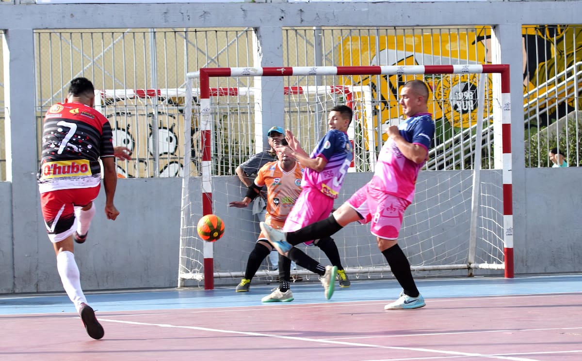Se disputó la primera fecha del Torneo Interbarrios Q'hubo. Fotos: Marco Valencia.