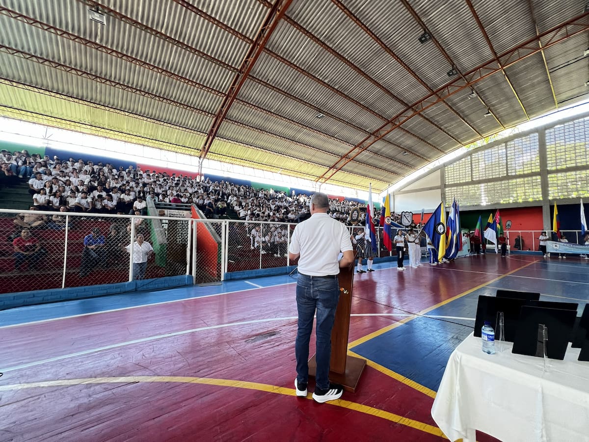 El acto central de inauguración se dio en el Coliseo Lorenzo Alcantuz, uno de los escenarios deportivos disponibles para las competencias.