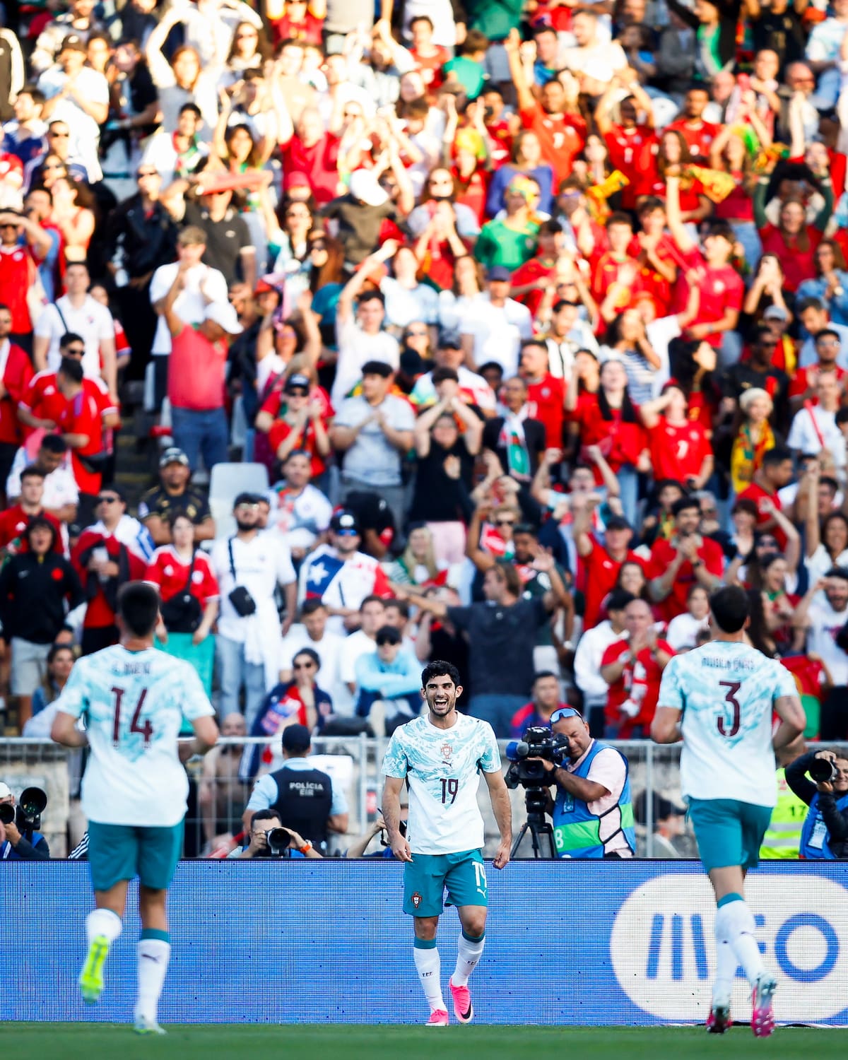 Oeiras (Portugal), 06/06/2026.- Portugal's Goncalo Guedes (C) celebrates after scoring a goal during the international soccer friendly match Portugal against Chile held at National Stadium, in Oeiras, Portugal, 06 June 2026. (Futbol, Amistoso) EFE/EPA/FILIPE AMORIM