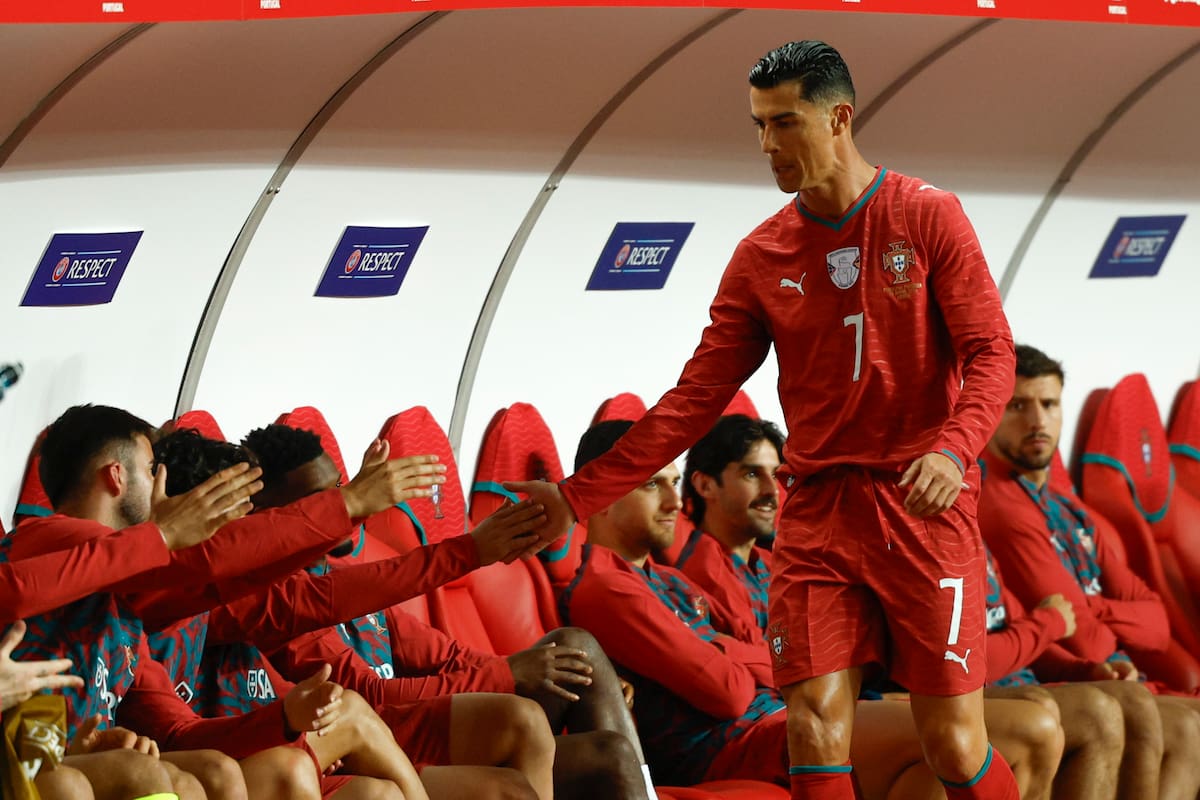 Leiria (Portugal), 10/06/2026.- Portugal's Cristiano Ronaldo greets teammates after being replaced during the international soccer friendly match Portugal against Nigeria in Leiria, Portugal, 10 June 2026. (Futbol, Amistoso) EFE/EPA/ANTONIO PEDRO SANTOS
