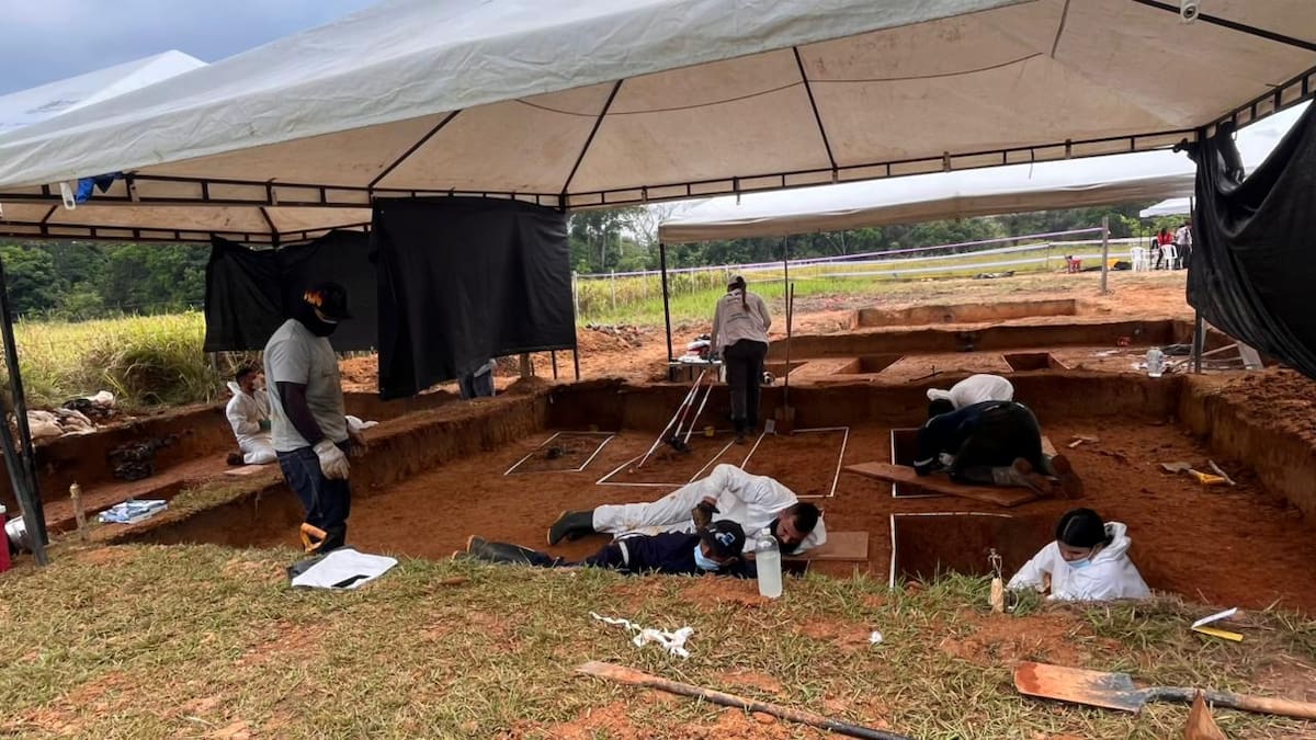 Equipos forenses de la Unidad de Búsqueda adelantan excavaciones en la etapa uno del cementerio La Resurrección, donde fueron recuperados 23 cuerpos durante la más reciente intervención.