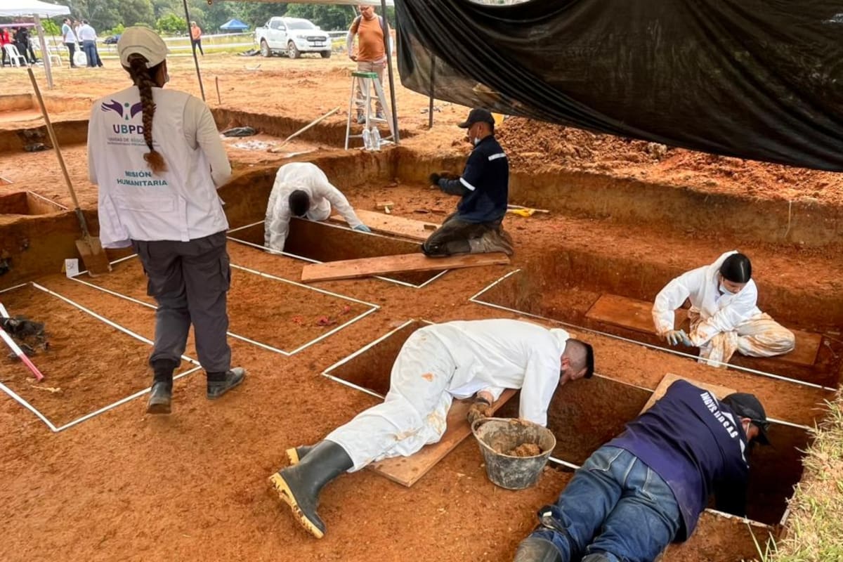 Equipos forenses de la Unidad de Búsqueda adelantan excavaciones en la etapa uno del cementerio La Resurrección, donde fueron recuperados 23 cuerpos durante la más reciente intervención.