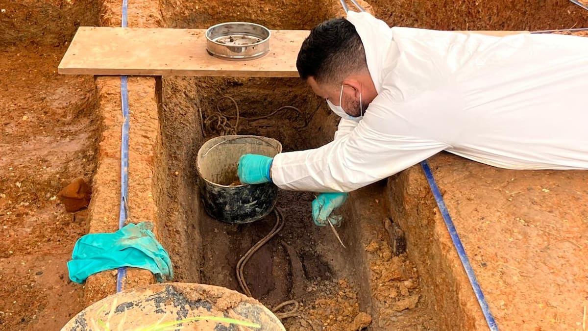 Equipos forenses de la Unidad de Búsqueda adelantan excavaciones en la etapa uno del cementerio La Resurrección, donde fueron recuperados 23 cuerpos durante la más reciente intervención.