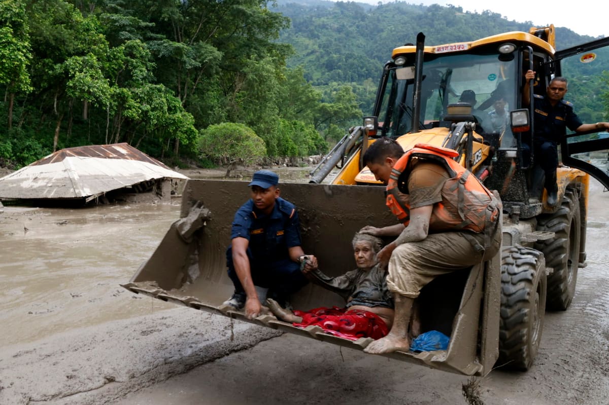 Las inundaciones en Nepal, con más de 1.000 personas reportadas como desaparecidas según las autoridades locales.