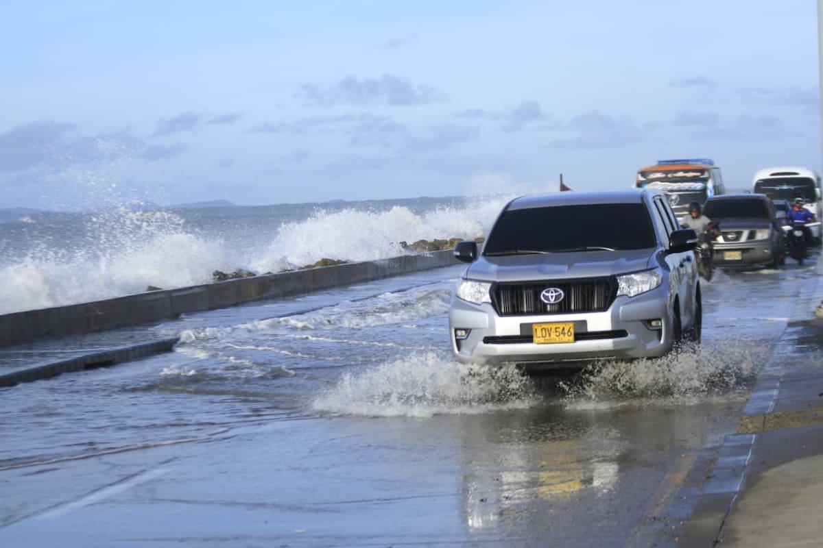Inundaciones en Cartagena sobre la avenida Santander. // Foto: Julio Castaño - El Universal