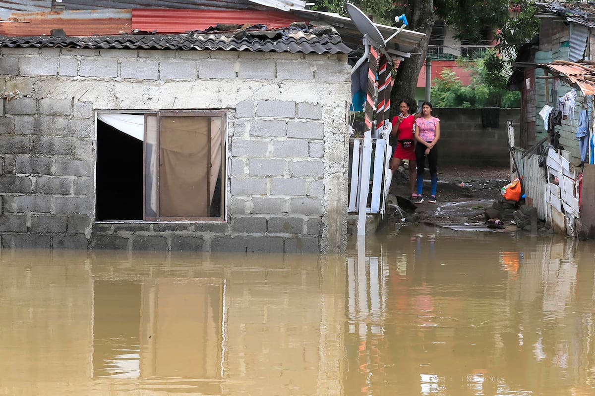 Inundaciones en Córdoba y Sucre dejan 14 muertos y miles de viviendas destruidas por lluvias. | EFE