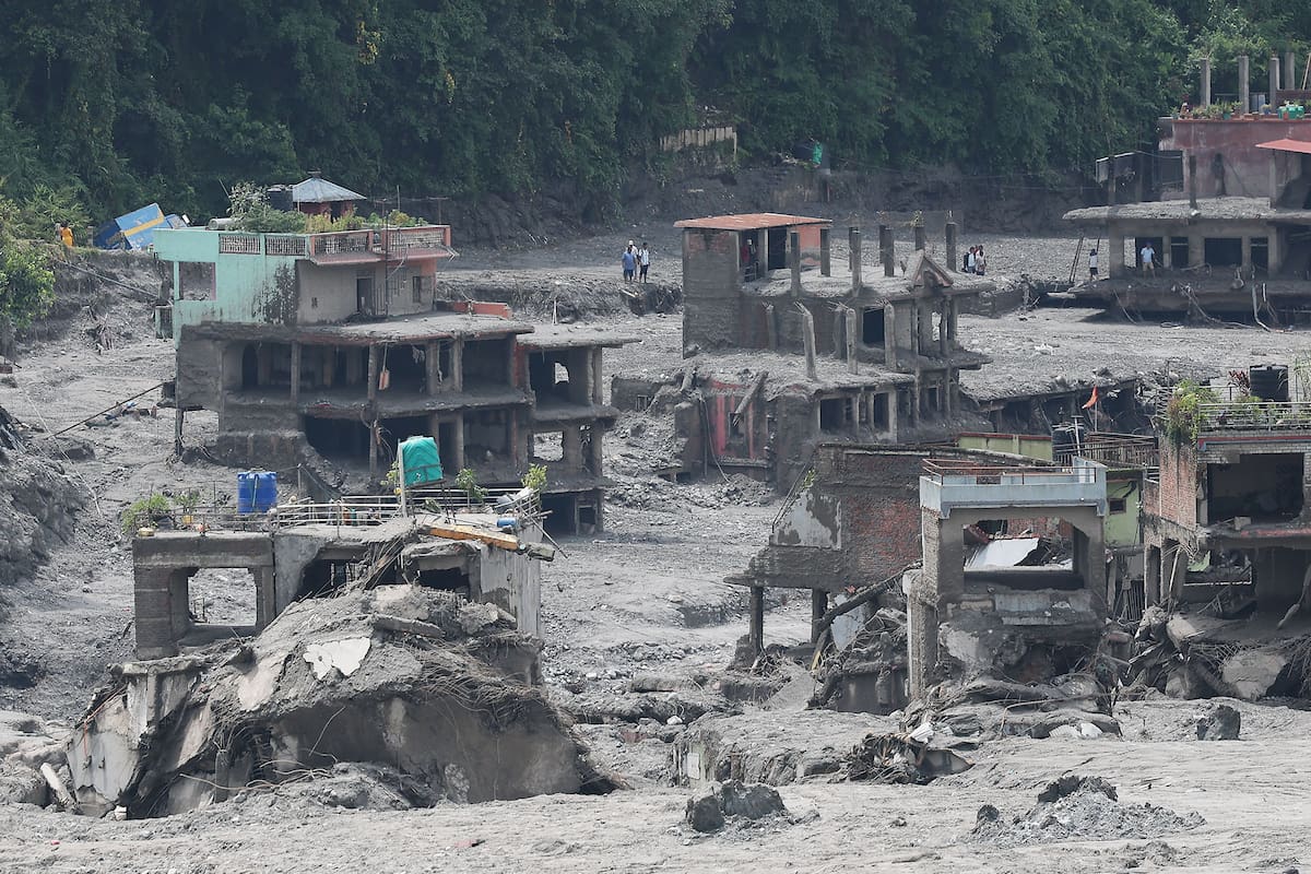 6.- Se observan casas en ruinas en Bidur, Nepal, el 29 de agosto de 2026, tras las inundaciones repentinas ocurridas a principios de esta semana. Más de 600 personas murieron y cientos permanecen desaparecidas en el norte de Nepal después de que un colapso glacial y una avalancha provocaran inundaciones repentinas y deslizamientos de tierra a lo largo de los valles de los ríos Bhotekoshi y Trishuli, cerca de la frontera entre Nepal y el Tíbet, causando una destrucción generalizada de asentamientos e infraestructura, según la Autoridad Nacional de Reducción y Gestión del Riesgo de Desastres (NDRRMA).