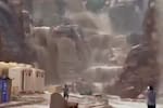 Video: Dos turistas muertos y 1.800 evacuados por graves inundaciones en Petra